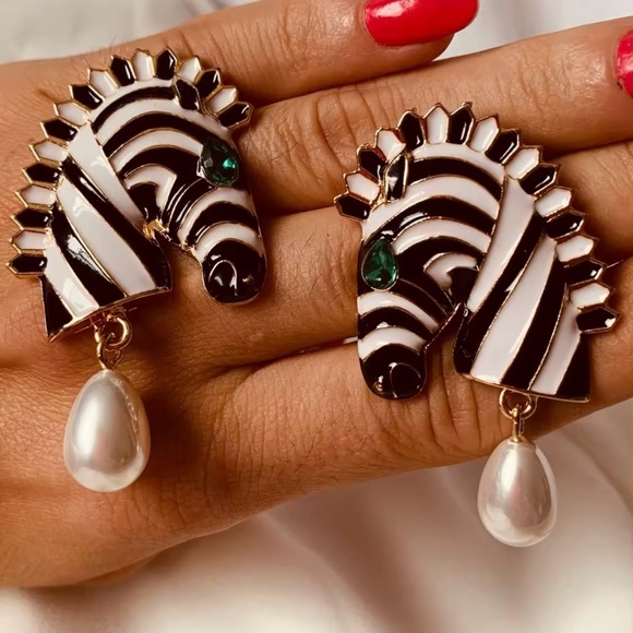 Zebra Head Shape Drop Earrings Animal Print Earrings - Picture 2 of 4